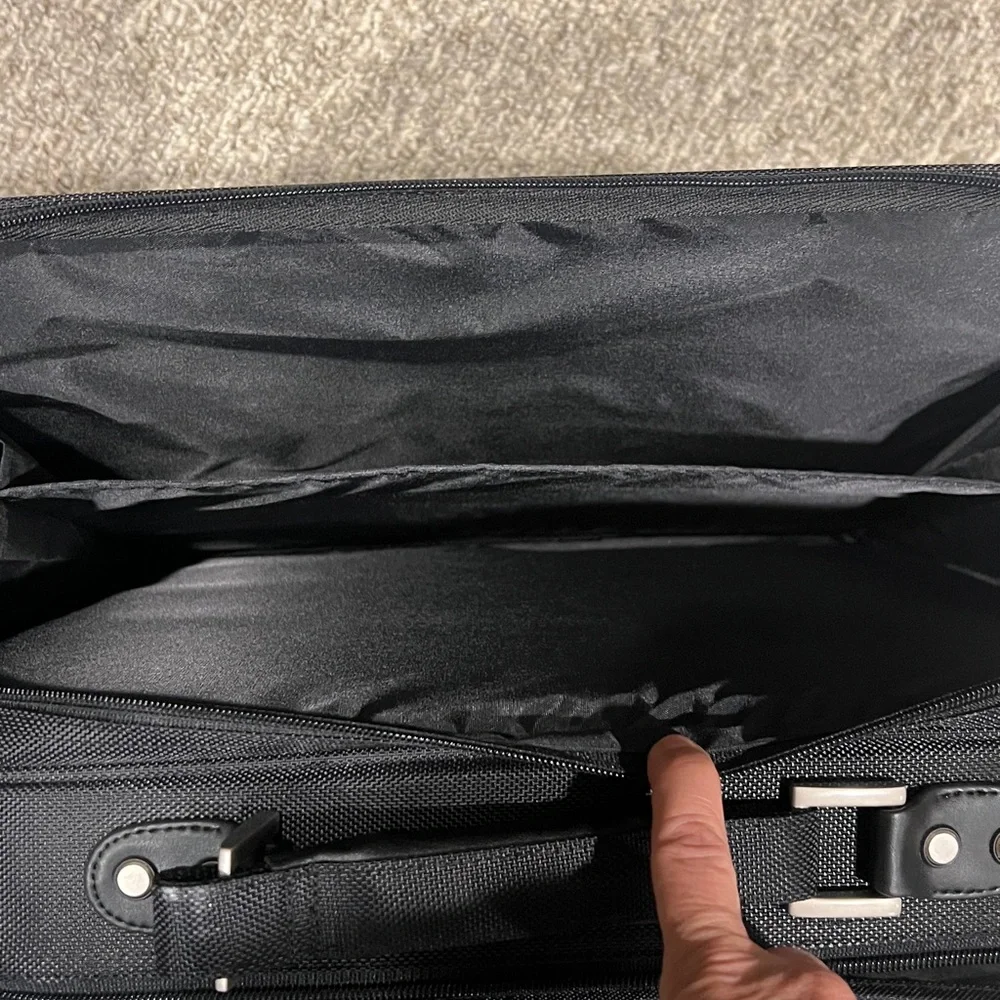 Genuine Dell 17 1/2” x 14” Black Nylon Classic Travel Laptop Bag